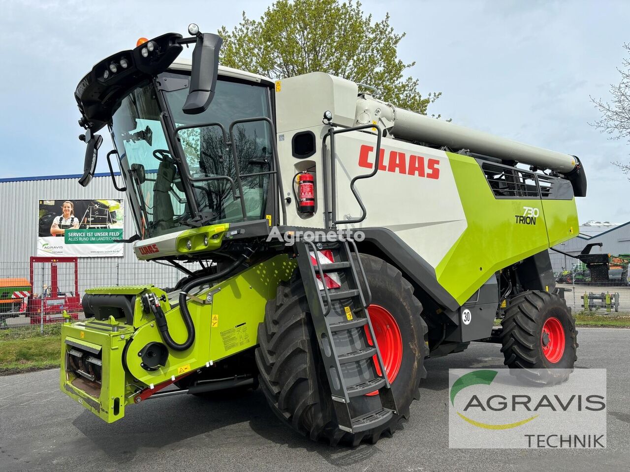 Claas TRION 730 forage harvester