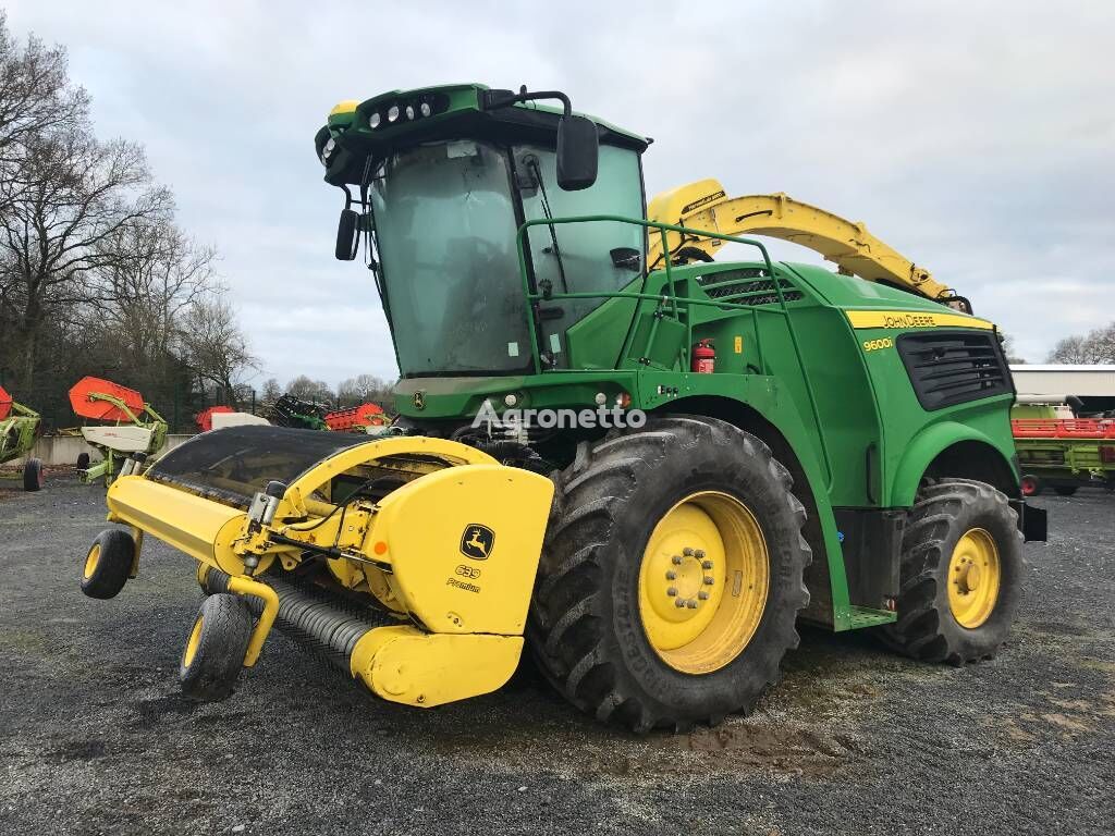 John Deere 9600i forage harvester