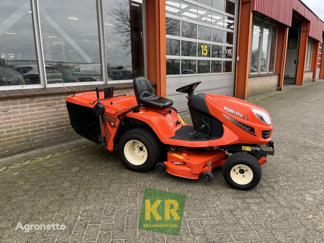 Kubota GR2100 lawn tractor