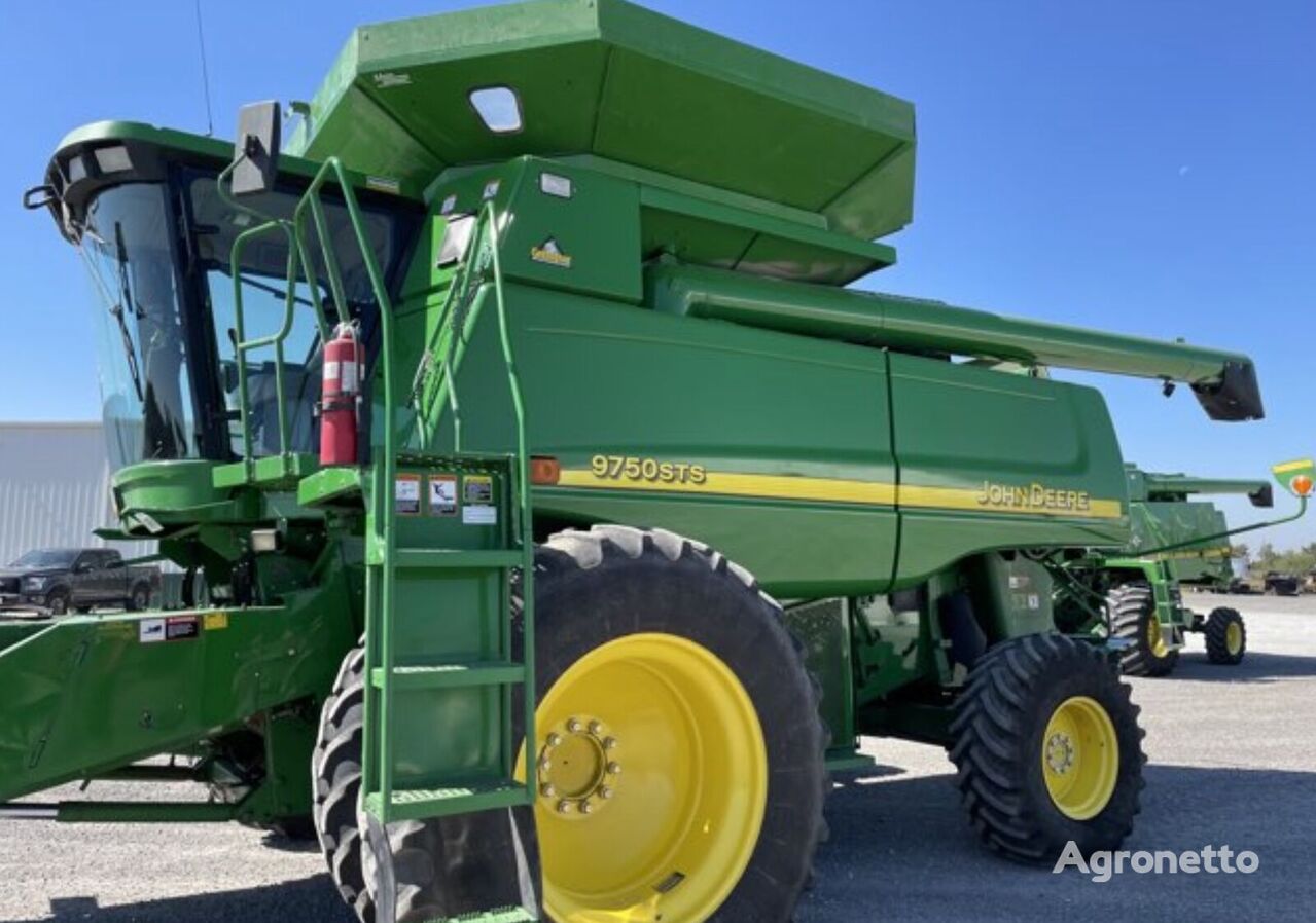 John Deere 9750 STS grain harvester