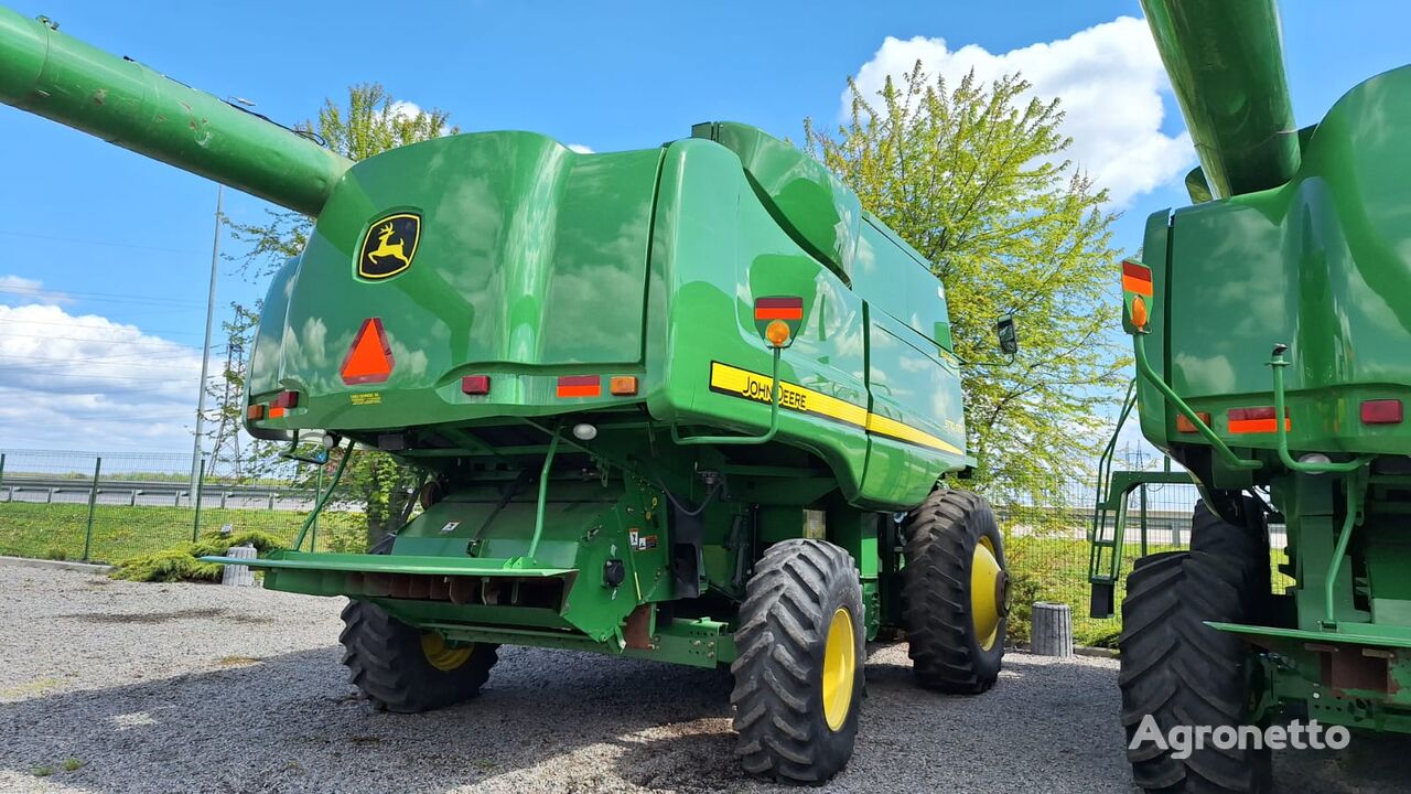 John Deere 9770 STS grain harvester