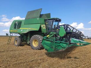 John Deere 9880 STS grain harvester