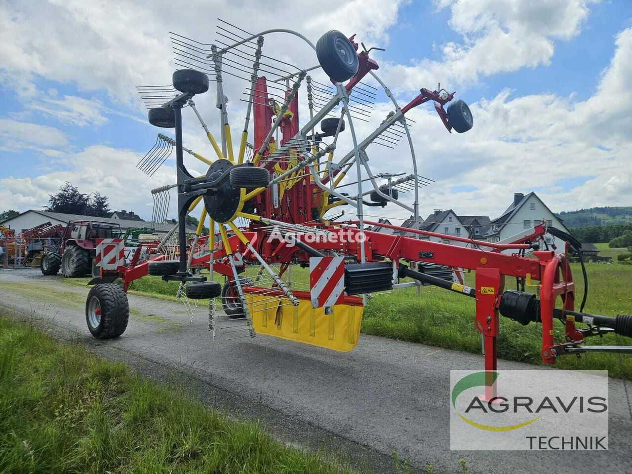 Pöttinger TOP 842 C hay rake