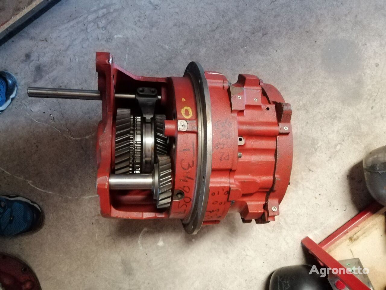 AGCO Dynashift gearbox for Massey Ferguson wheel tractor