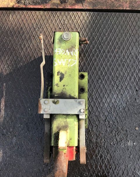 Claas tow bar for wheel tractor