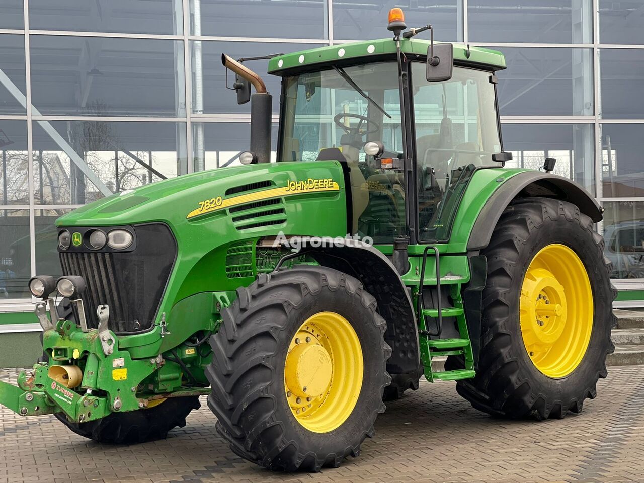John Deere 7820 wheel tractor