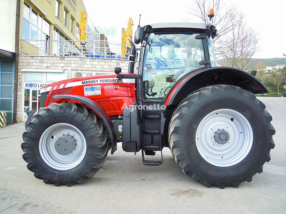 Massey Ferguson 8690 wheel tractor