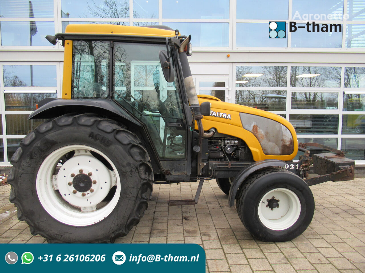Valtra A75 4x2 + Fronthef wheel tractor