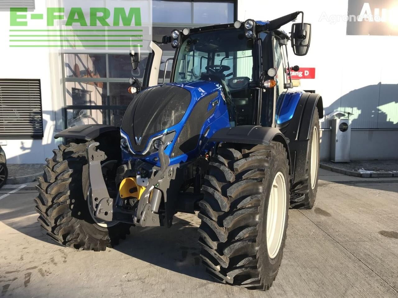 Valtra n175 versu wheel tractor